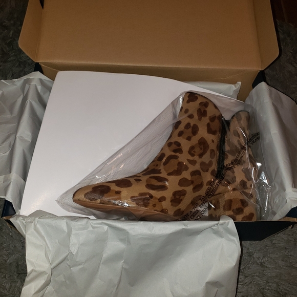 BNWB▪︎Cole Haan▪︎Elyse Ankle Boots - Picture 7 of 8